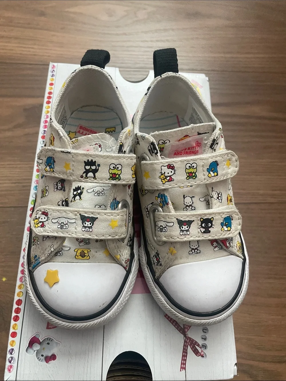 Hello Kitty Converse